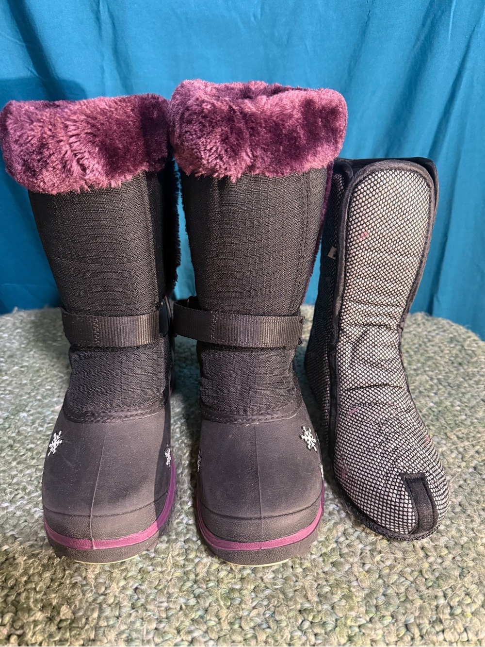 Women's BAFFIN LILLY JUNIOR Black Winter Boots with Purple Fur Trim